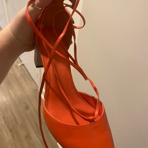 CALVIN KLEIN LACE UP POINTED TOE SILVER DETAIL HEELS - Picture 3 of 8